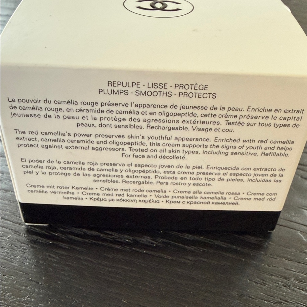 CHANEL White Box with Red Accent N°1 Camellia - Picture 2 of 6